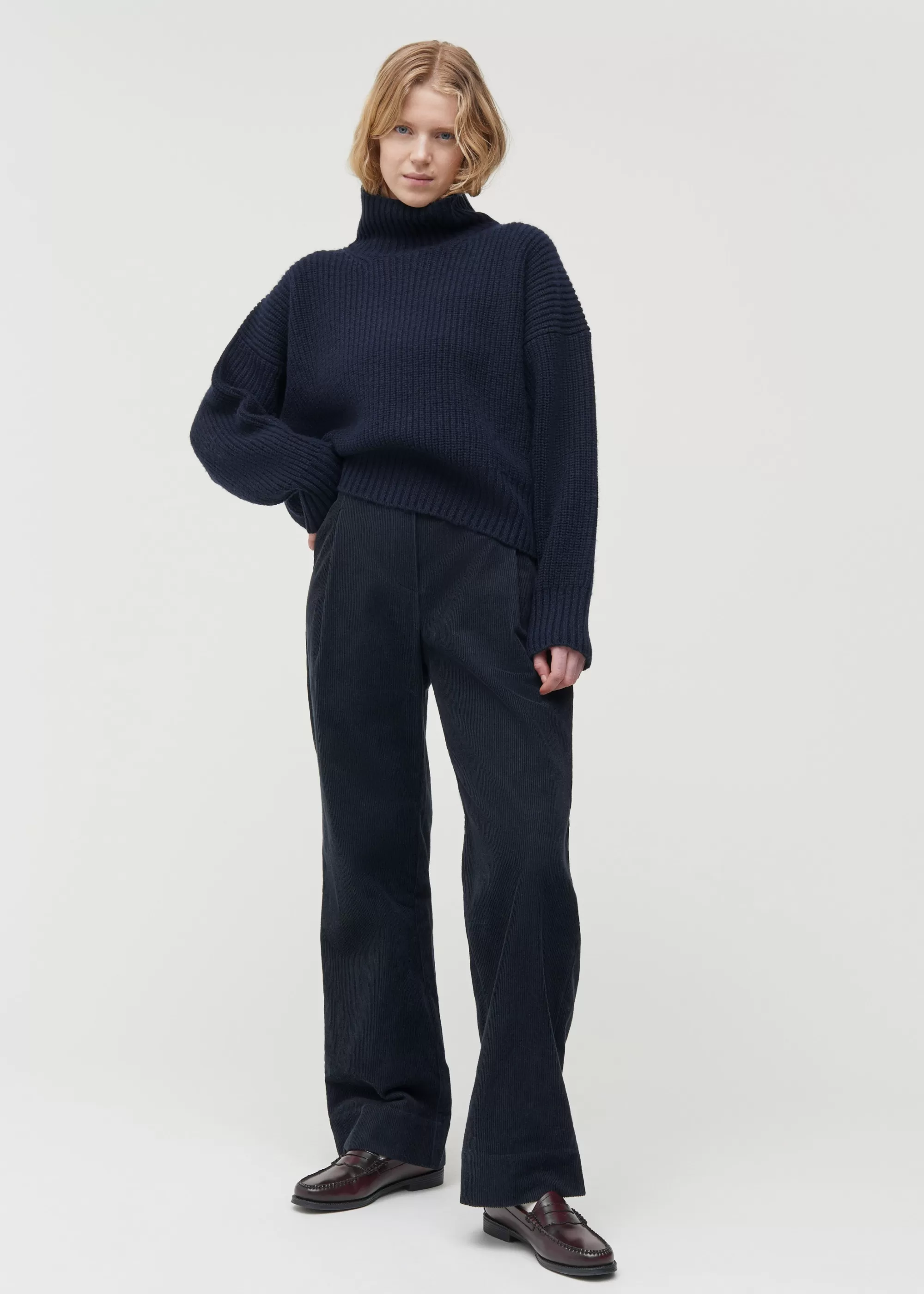 Strik<aiayu Hera wool sweater Black Blue