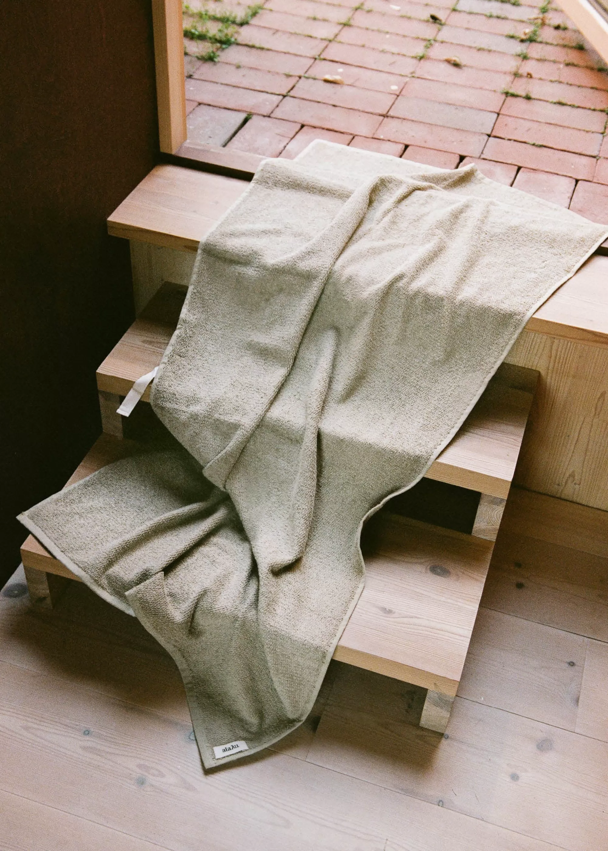 Håndklæder<aiayu Linen bath sheet - 100x150 Pure Nature
