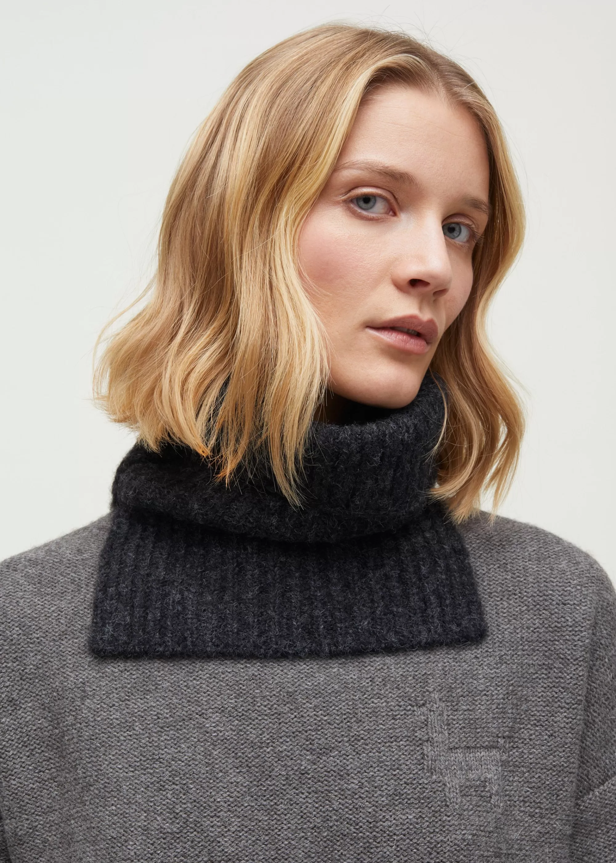 Tørklæder<aiayu Nellie neck warmer Pure Dark Grey