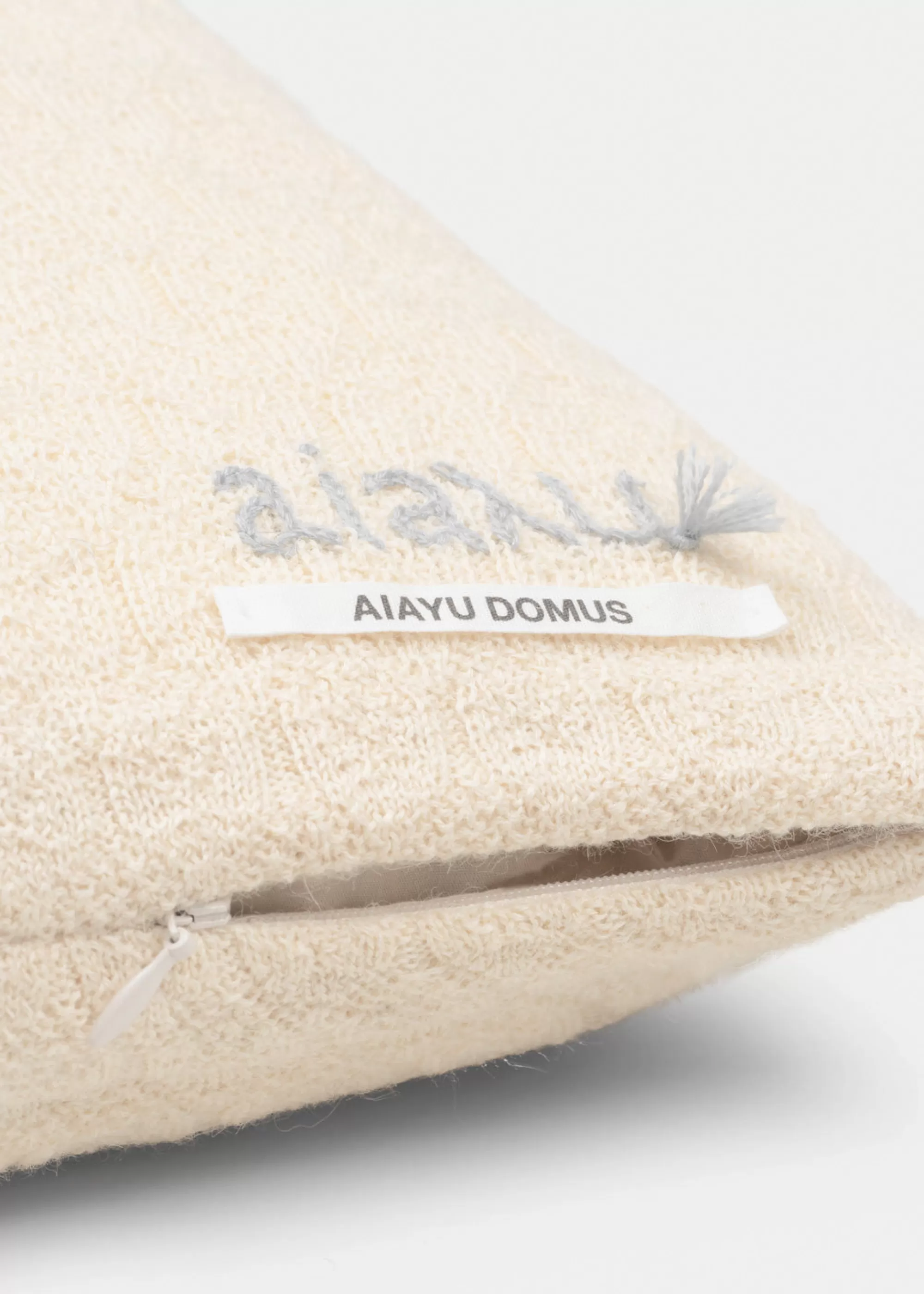 Puder<aiayu Raul llama wool pillow - 50x50 Albicant