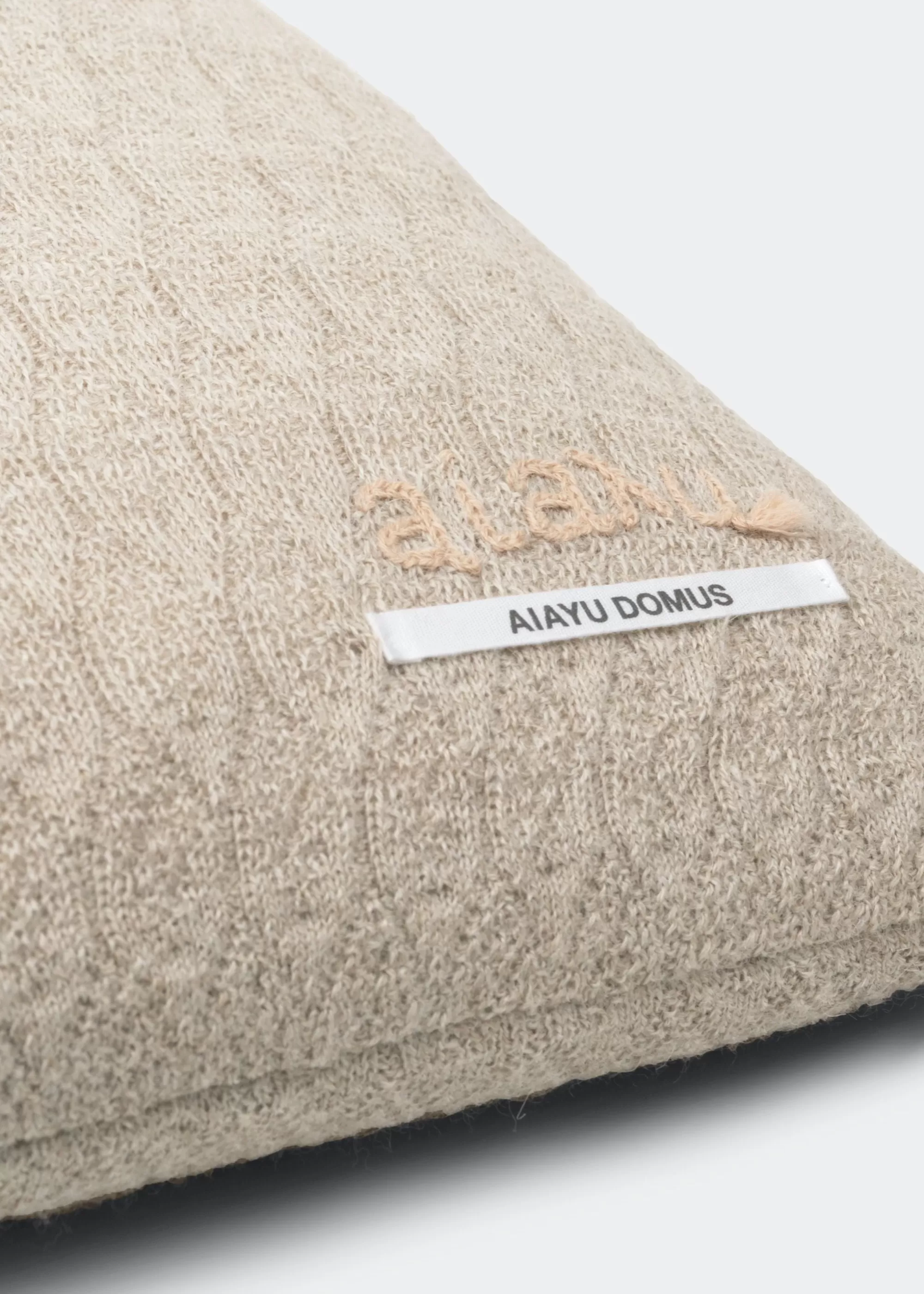 Puder<aiayu Raul llama wool pillow - 50x50 Wheat